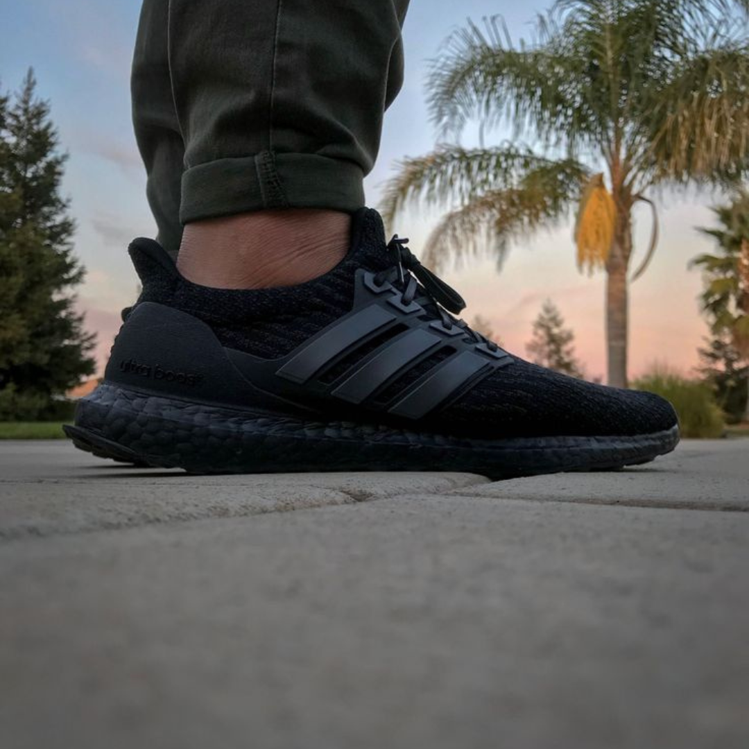ULTRA BOOST ALL BLACK